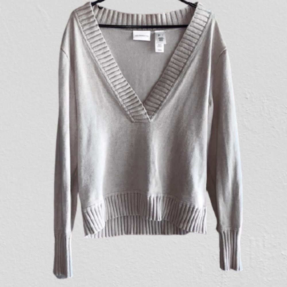 ✮ LIZ CLAIBORNE DEEP V NECK SWEATER